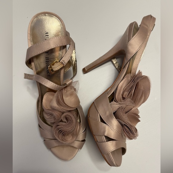 Audrey Brooke Shoes - Audrey Brooke Nude Floral Heels | Sz 8 1/2